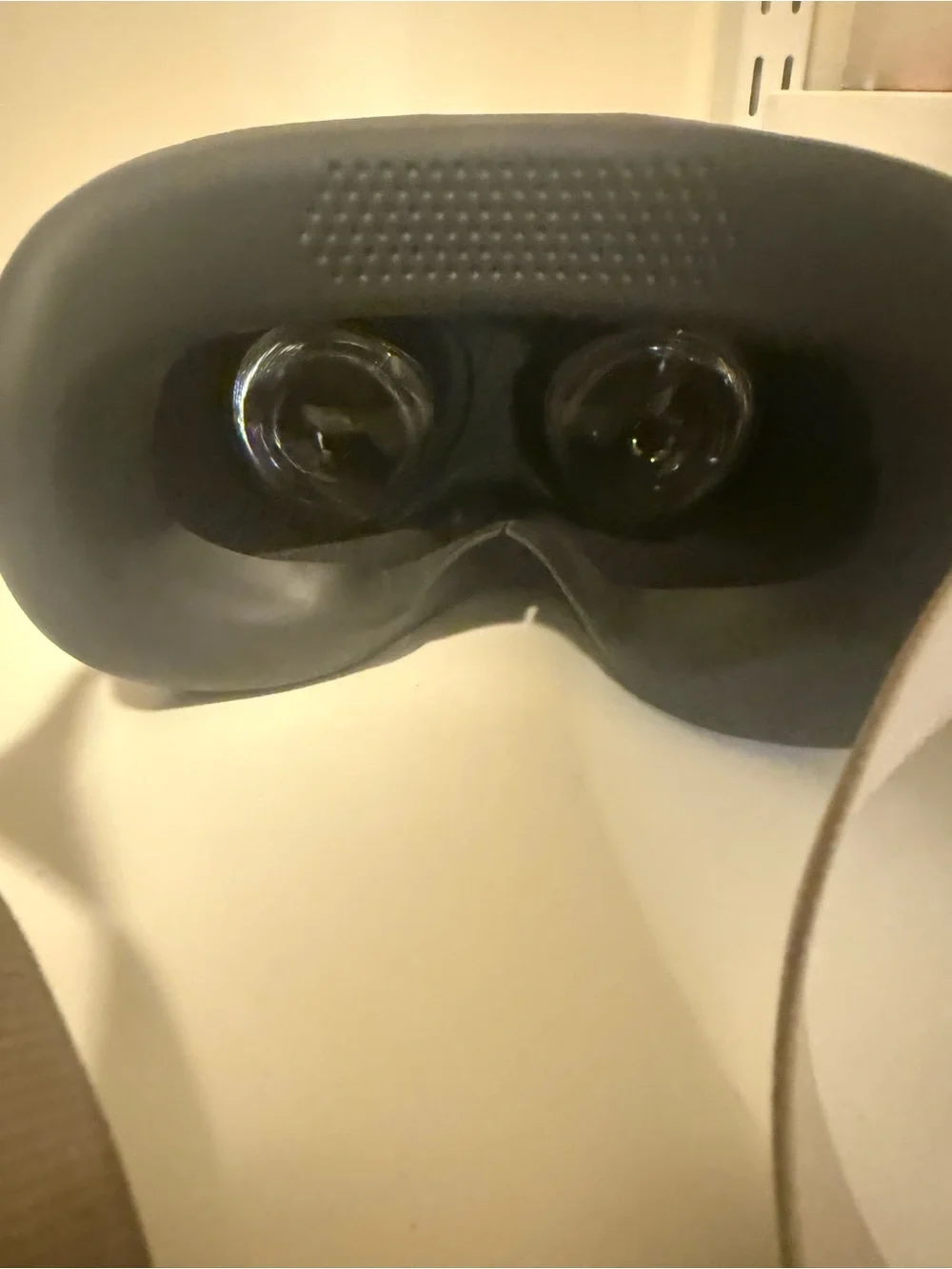 Oculus Quest 2 Light Gray Standalone VR Headset with White Controllers
